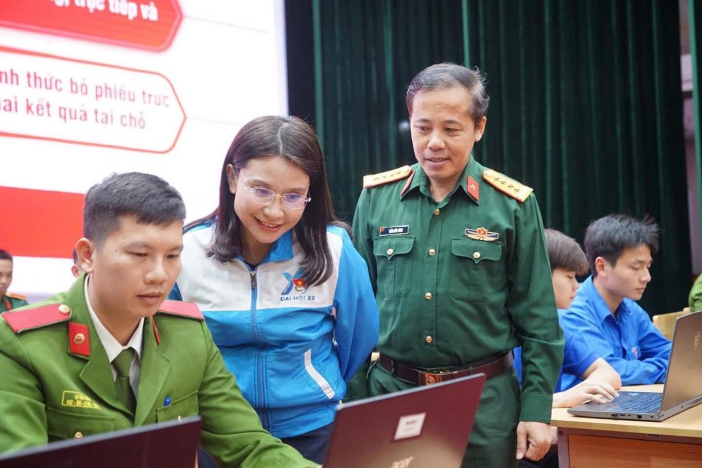 Bí thư Trung ương Đoàn, Chủ tịch Hội đồng Đội Trung ương Nguyễn Phạm Duy Trang động viên các thí sinh tham dự cuộc thi trắc nghiệm tương tác trực tuyến tìm hiểu Khát vọng tuổi trẻ hòa nhịp cùng phát triển của khoa học, công nghệ