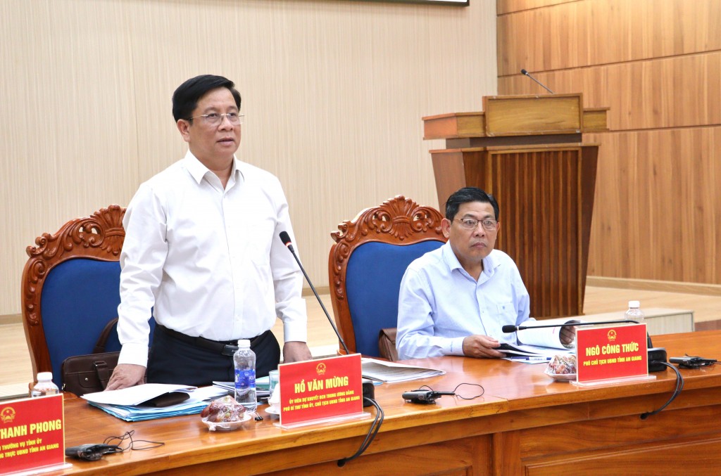 Chủ tịch UBND tỉnh An Giang Hồ Văn Mừng phát biểu chỉ đạo tại cuộc họp (ảnh: Như Ngọc) Chủ tịch UBND tỉnh An Giang Hồ Văn Mừng phát biểu chỉ đạo tại cuộc họp (ảnh: Như Ngọc)
