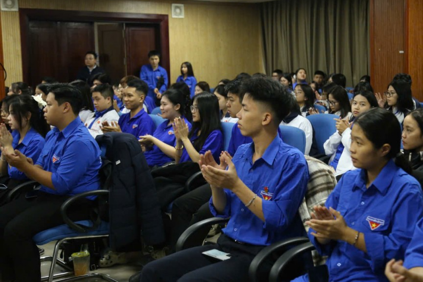 Đông đảo bạn trẻ tham dự chương trình 