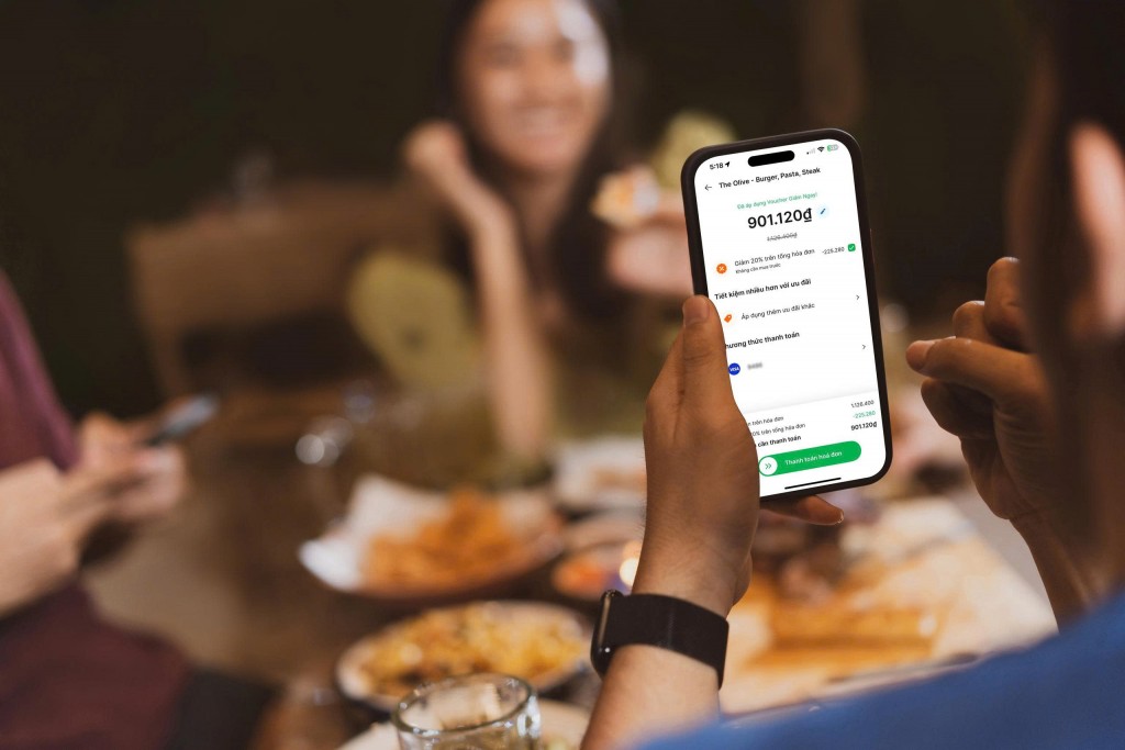 Người dùng thoải mái tận hưởng bữa ăn với nhiều ưu đãi giảm giá hấp dẫn