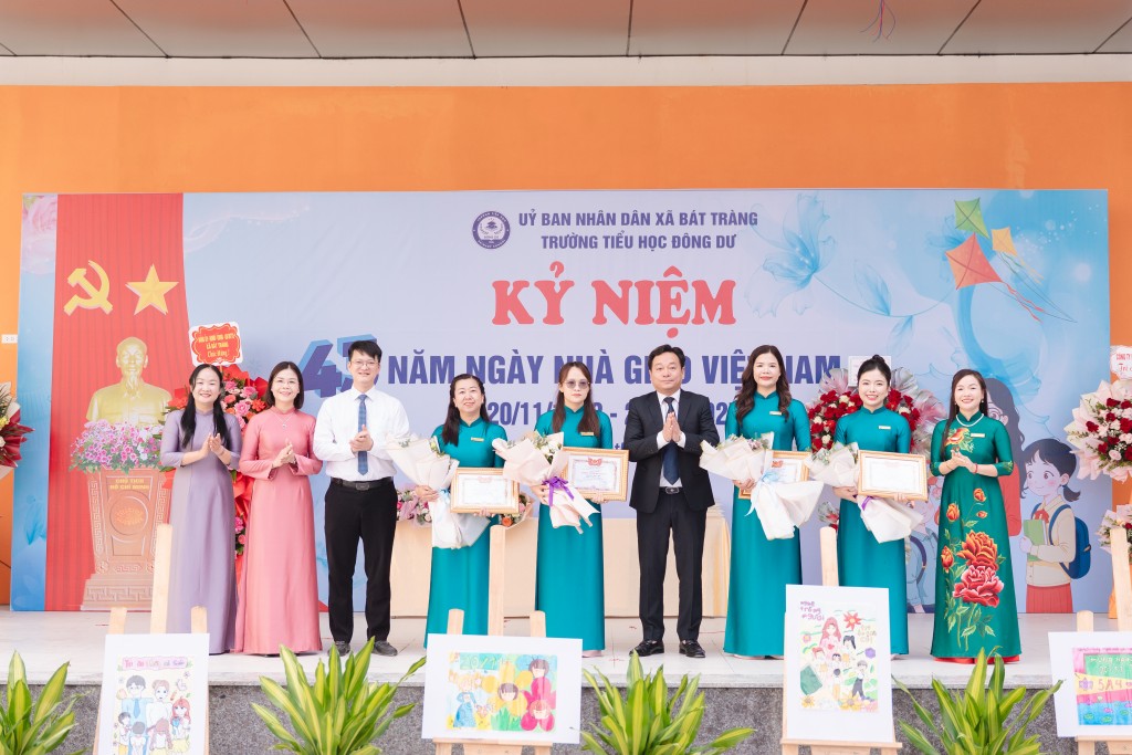 Xây dựng Trường Tiểu học Đông Dư trở thành ngôi trường giáo dục thân thiện, an toàn, hạnh phúc Xây dựng Trường Tiểu học Đông Dư trở thành ngôi trường giáo dục thân thiện, an toàn, hạnh phúc