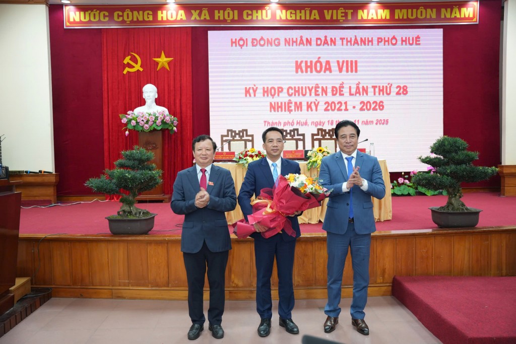 Đồng chí Nguyễn Khắc Toàn được bầu giữ chức Chủ tịch UBND TP Huế