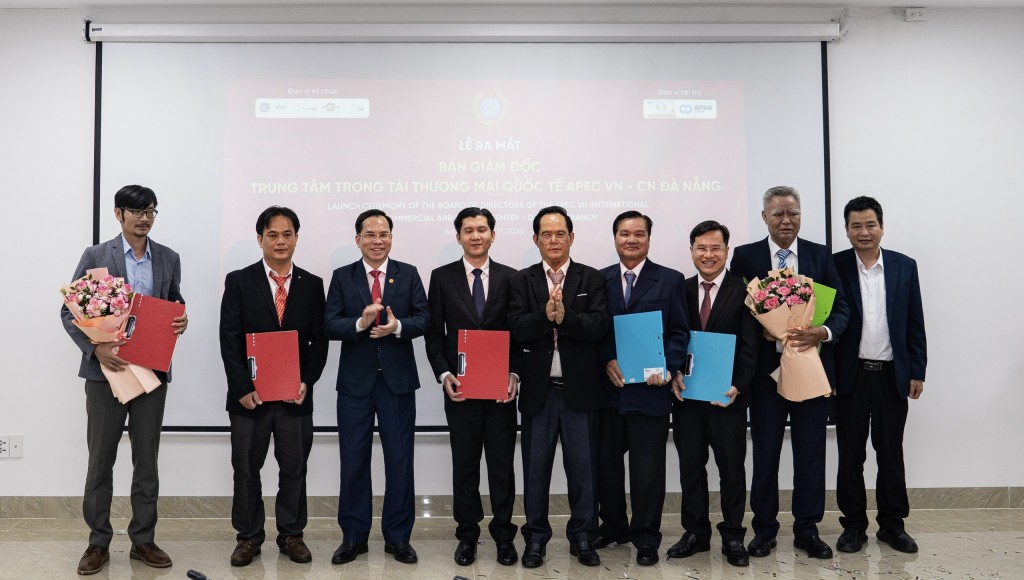 Ra mắt Ban Cố vấn và Ban lãnh đạo chi nhánh Trung tâm Trọng tài Thương mại Quốc tế APEC Việt Nam tại Đà Nẵng (Ảnh Út Vũ)