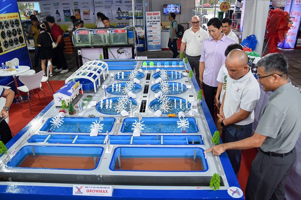 Mô hình quy trình tuần hoàn nước an toàn sinh học GROWMAX được thiết kế với độ chính xác cao, tái tạo quy trình một cách hoàn hảo. Mô hình quy trình tuần hoàn nước an toàn sinh học GROWMAX được thiết kế với độ chính xác cao, tái tạo quy trình một cách hoàn hảo.