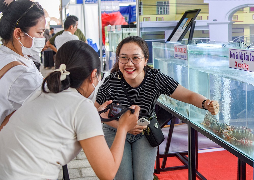 Ngày hội cua Cà Mau hút du khách bằng nhiều hoạt động đặc sắc Ngày hội cua Cà Mau hút du khách bằng nhiều hoạt động đặc sắc