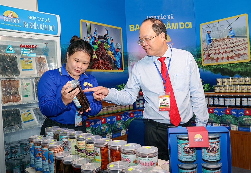 Ngày hội cua Cà Mau hút du khách bằng nhiều hoạt động đặc sắc Ngày hội cua Cà Mau hút du khách bằng nhiều hoạt động đặc sắc