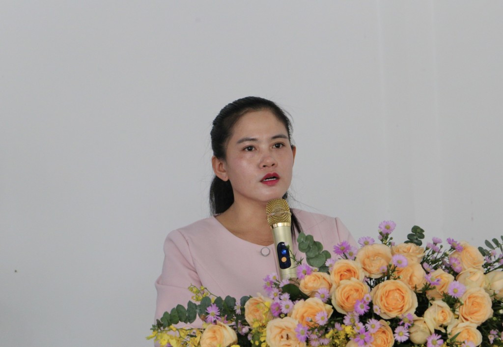 Bí thư Đảng ủy phường Thuận An Trần Thị Diễm Trinh phát biểu tại buổi làm việc - Ảnh: Thanh Tâm