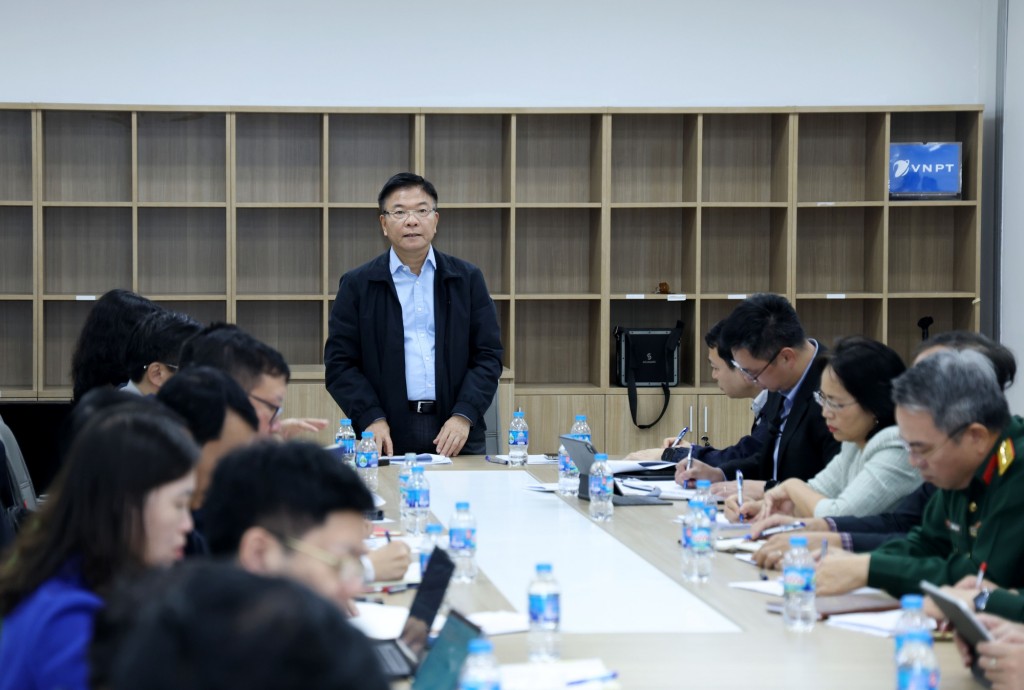 Phó Thủ tướng Lê Thành Long: Chúng ta phấn đấu hoàn thành phần xây dựng cơ sở 2 của Bệnh viện Việt Đức và Bạch Mai trước ngày 30/11 - Ảnh: VGP/Đức Tuân