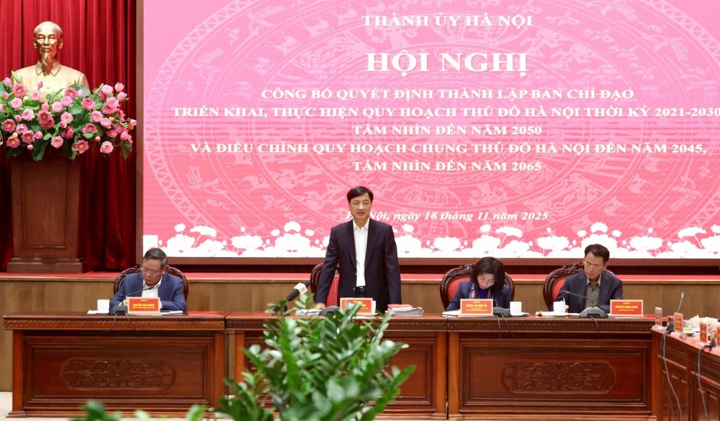 Khẩn trương xây dựng thể chế, chính sách đặc thù phát triển Thủ đô Khẩn trương xây dựng thể chế, chính sách đặc thù phát triển Thủ đô