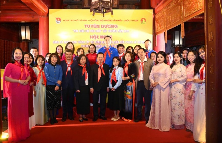 Công bố thành lập Hội đồng Đội và tuyên dương Nhà giáo trẻ, giỏi