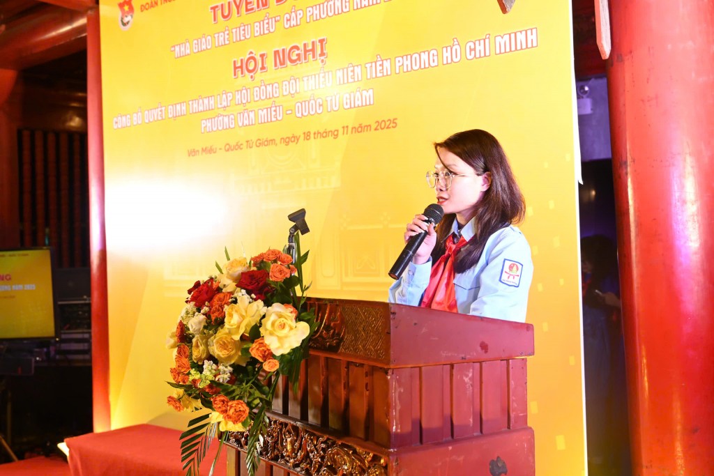 Công bố thành lập Hội đồng Đội và tuyên dương Nhà giáo trẻ, giỏi Công bố thành lập Hội đồng Đội và tuyên dương Nhà giáo trẻ, giỏi