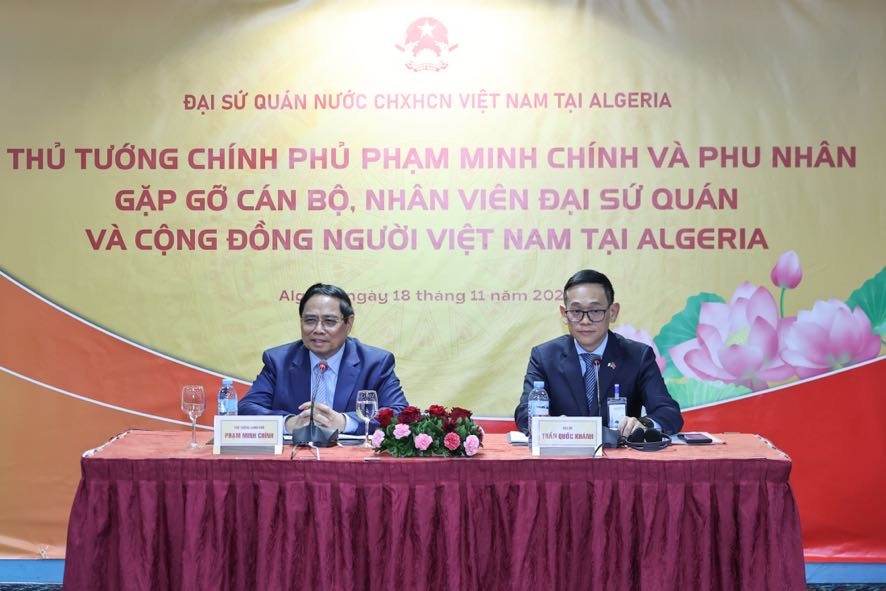 Thủ tướng lắng nghe các ý kiến kiều bào tại cuộc gặp mặt - Ảnh: VGP/Nhật Bắc Thủ tướng lắng nghe các ý kiến kiều bào tại cuộc gặp mặt - Ảnh: VGP/Nhật Bắc