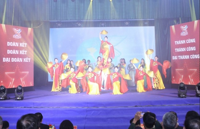 Chương trình nghệ thuật "Rạng rỡ niềm tin - Tỏa sáng Đại đoàn kết"