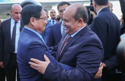 Thủ tướng Sifi Ghrieb ra sân bay đón Thủ tướng Phạm Minh Chính thăm chính thức Algeria