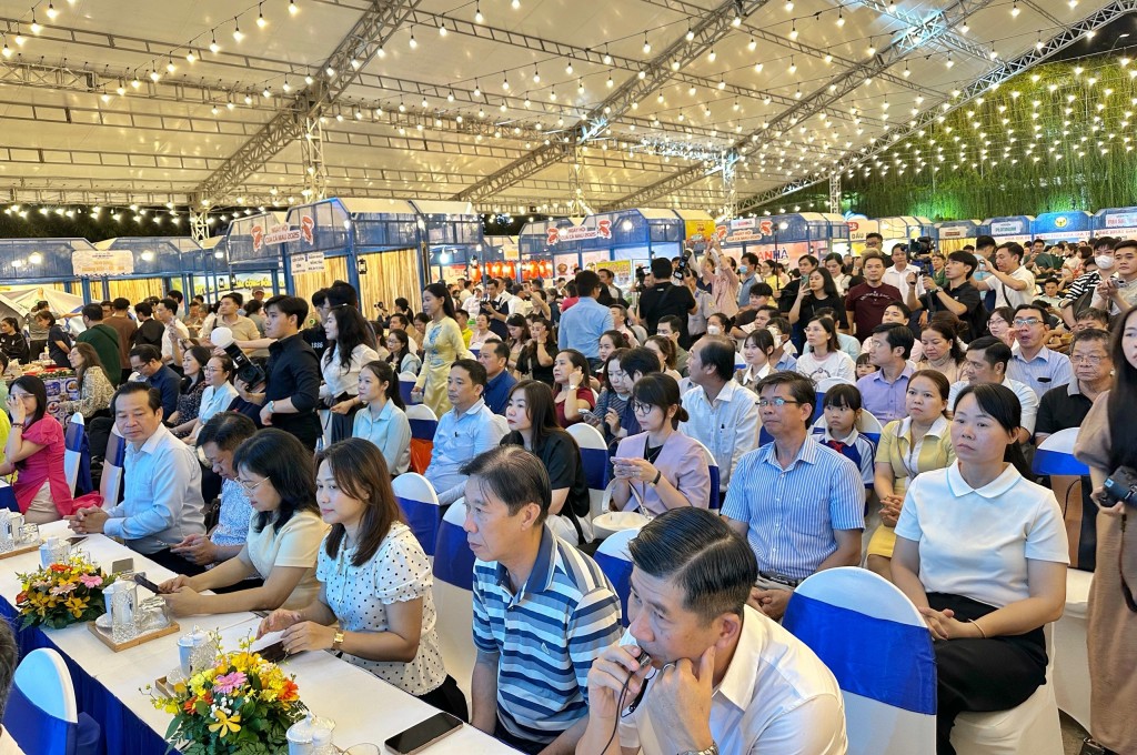 Không gian ẩm thực Cà Mau tạo sức hút lớn tại TP Hồ Chí