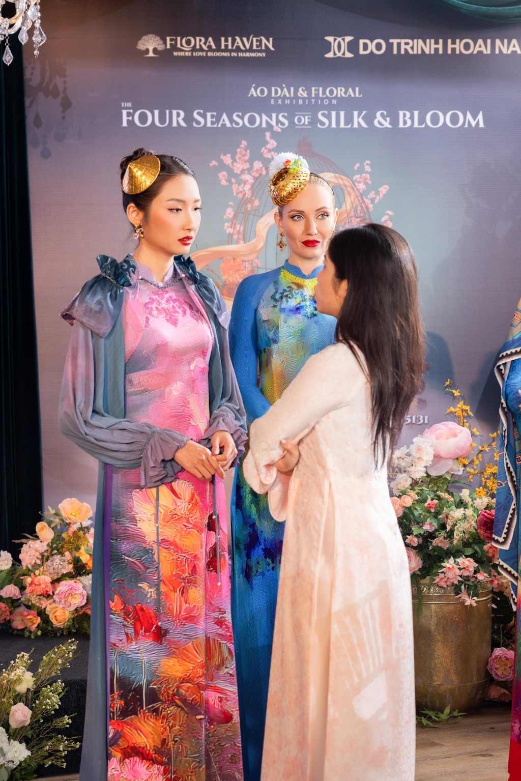 Đạo diễn Đỗ Bảo Ngọc trao đổi cùng Hoa hậu Thanh Khoa tại sự kiện Đạo diễn Đỗ Bảo Ngọc trao đổi cùng Hoa hậu Thanh Khoa tại sự kiện