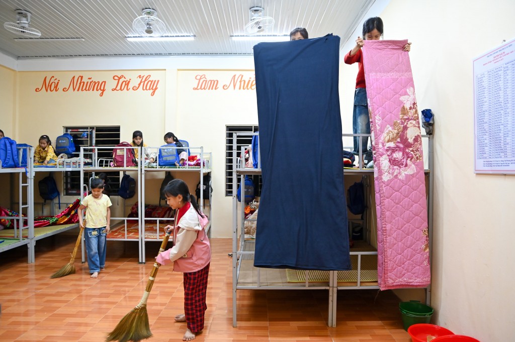 Các em học sinh trường Tả Nhìu có điều kiện sinh hoạt tốt hơn với khu nhà bán trú mới