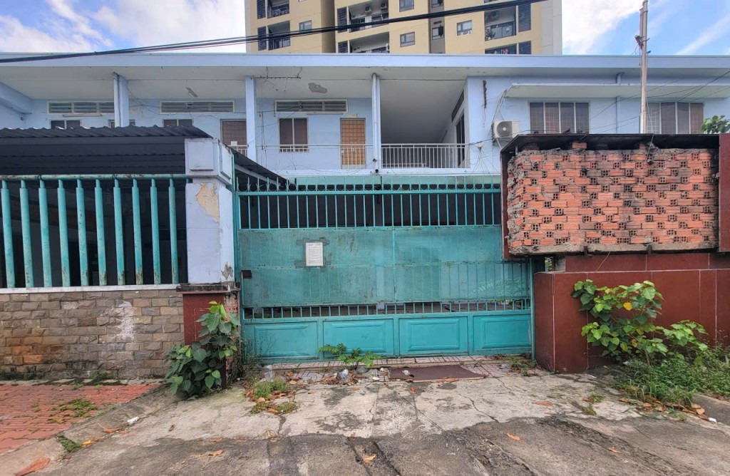 Cơ sở của Chi cục Thi hành án dân sự TP Thủ Đức (cũ) tại địa chỉ 2/267 Võ Nguyên Giáp, phường Hiệp Phú (cũ) sau sáp nhập bị bỏ trống nhiều tháng qua (ảnh: Quang Phương) Cơ sở của Chi cục Thi hành án dân sự TP Thủ Đức (cũ) tại địa chỉ 2/267 Võ Nguyên Giáp, phường Hiệp Phú (cũ) sau sáp nhập bị bỏ trống nhiều tháng qua (ảnh: Quang Phương)