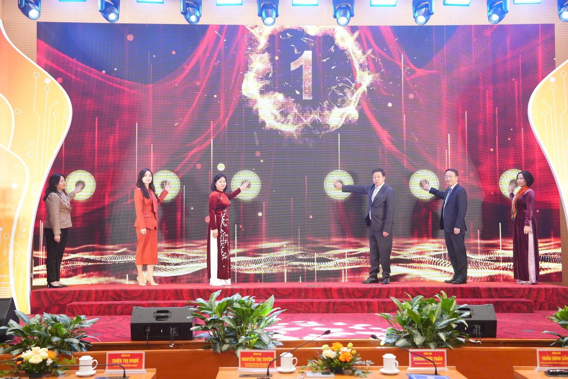 Các đại biểu phát động Tháng hành động vì bình đẳng giới và phòng ngừa, ứng phó với bạo lực trên cơ sở giới năm 2025. Ảnh: Mai Hoa