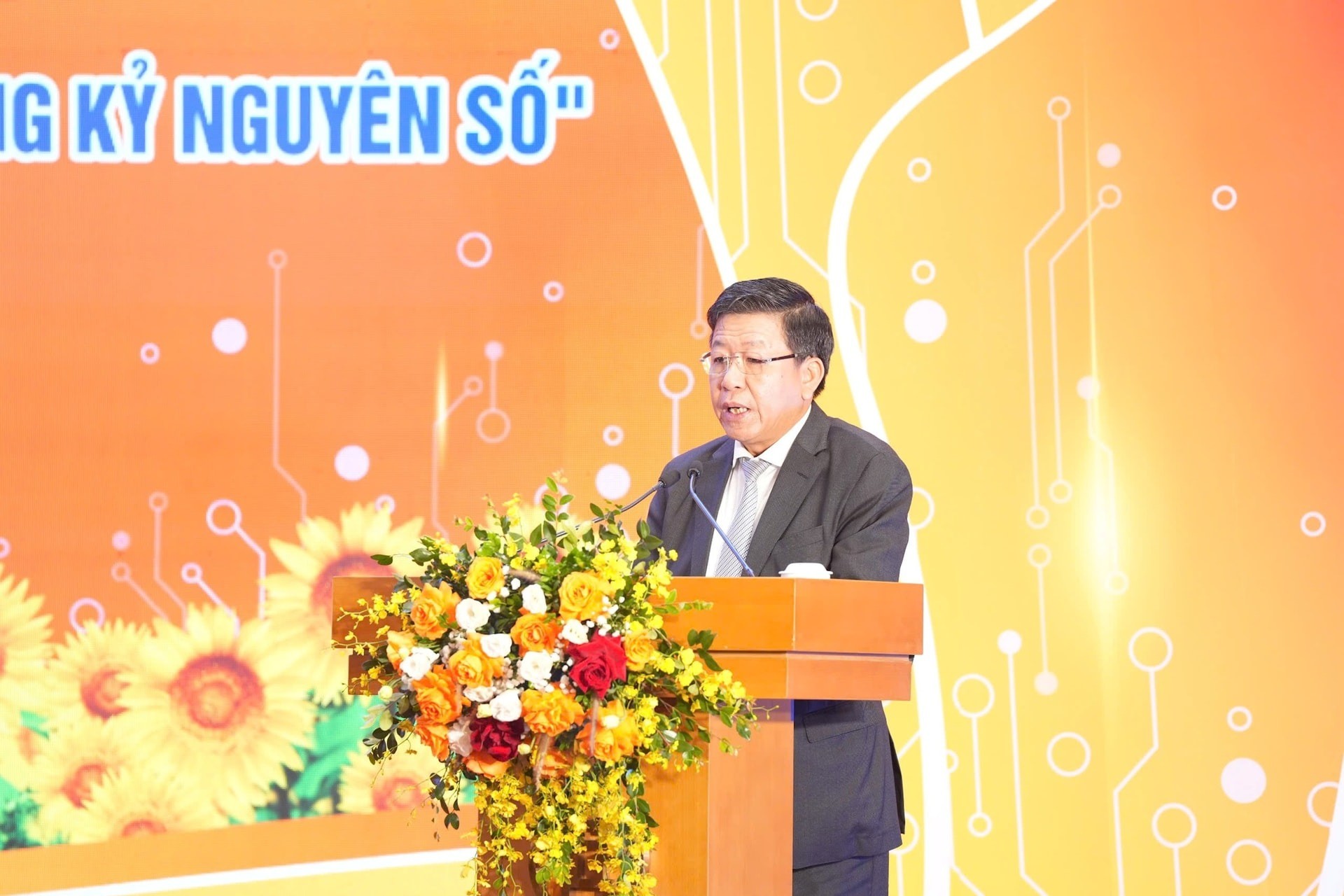 Phó Chủ tịch Thường trực UBND thành phố Hà Nội Dương Đức Tuấn phát biểu. Ảnh: Phạm Linh