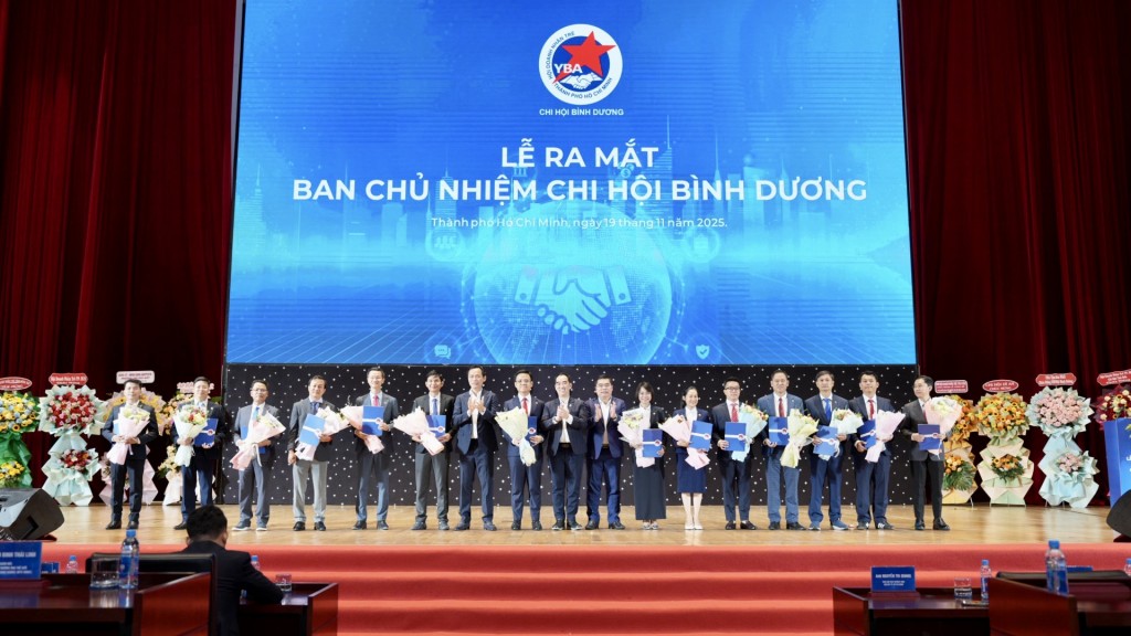 Ra mắt Ban Chủ nhiệm Chi hội Bình Dương. 