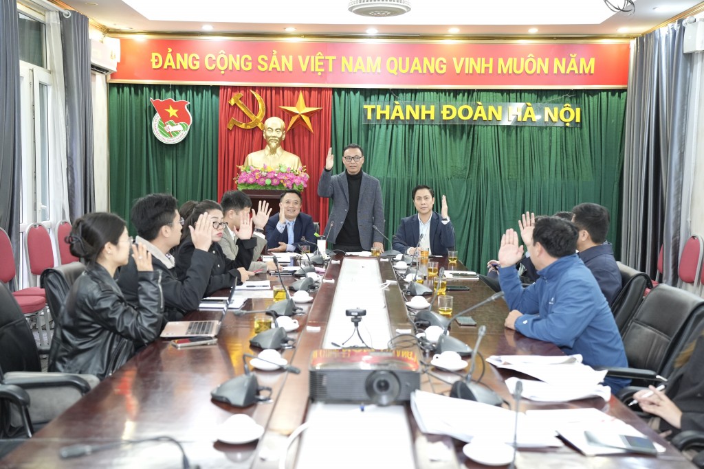 Hội nghị đã nhất trí thông qua các nhân sự mới, kiện toàn bộ máy hoạt động của Hội Thầy thuốc trẻ Hà Nội