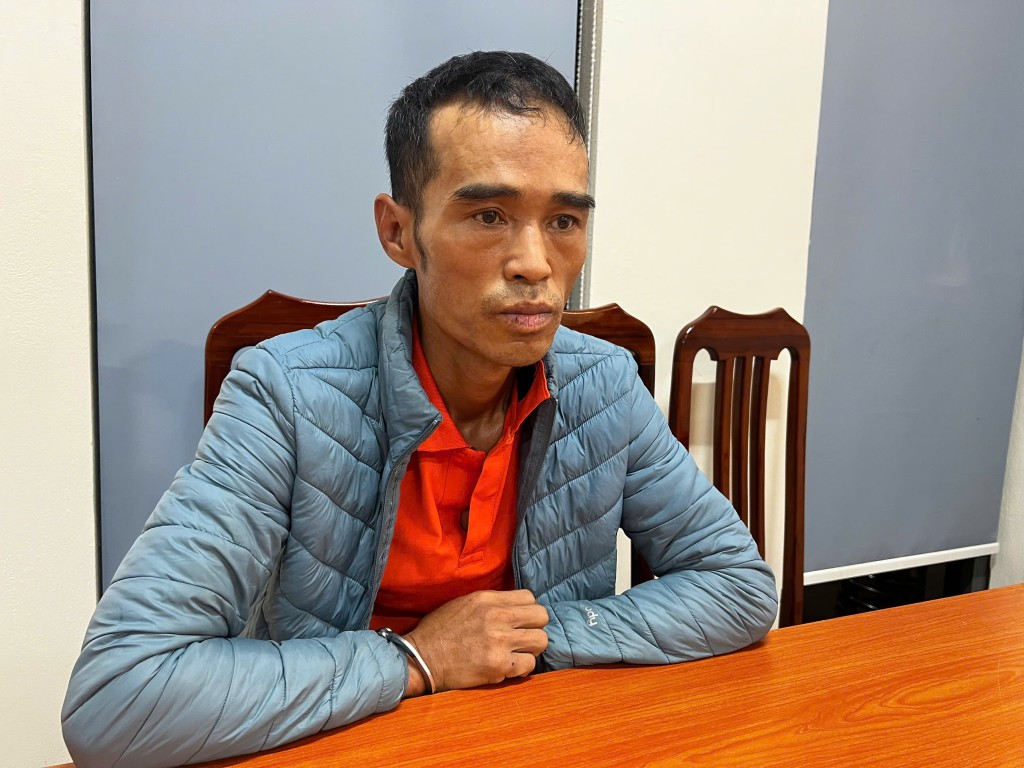 Nguyễn Tiến Sinh tại cơ quan Công an