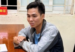 Tạm giữ hình sự tài xế lao xe vào CSGT để bỏ chạy