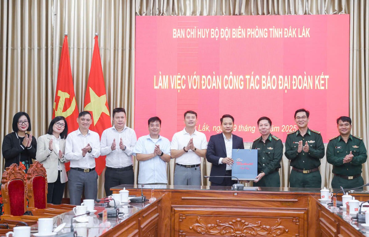 Chuỗi hoạt động ý nghĩa “Xuân biên phòng - Ấm lòng dân bản” tại vùng biên