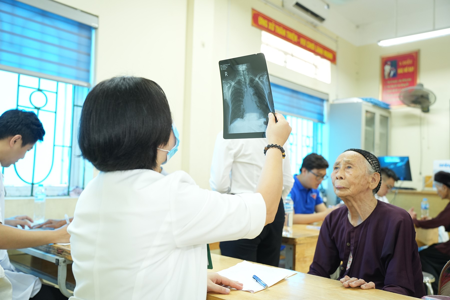 Y tế Thủ đô: Điểm tựa an sinh, kiến tạo thành phố hạnh phúc