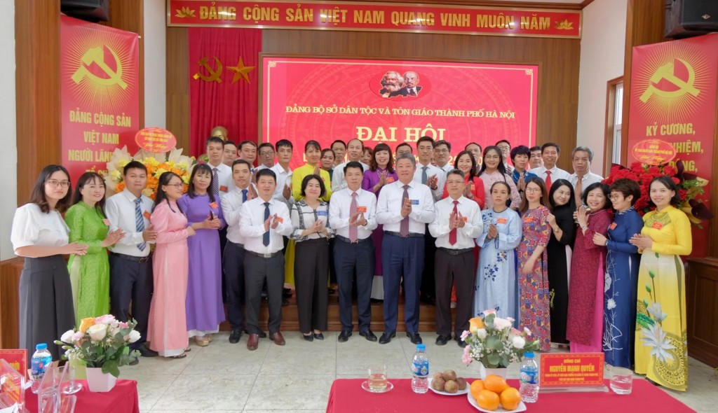 Ưu tiên phát triển đồng bộ hạ tầng kinh tế - xã hội vùng dân tộc miền núi.