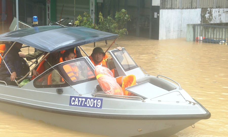 Lũ đặc biệt trên sông Ba đã vượt lũ lịch sử năm 1993
