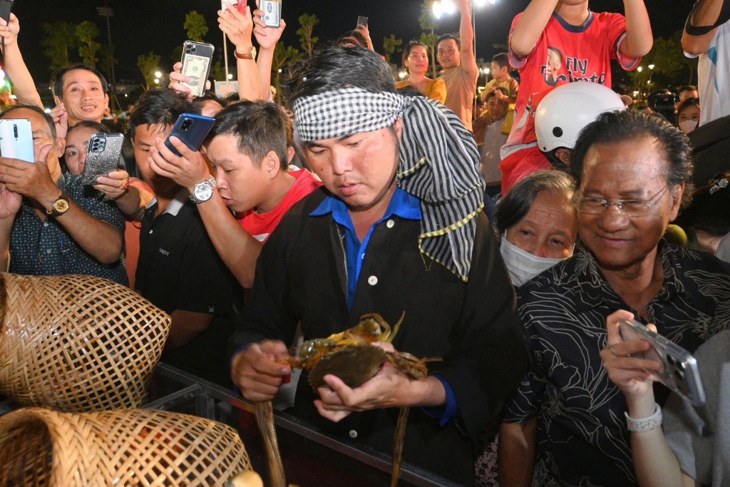 Hai cuộc thi độc đáo làm nóng không khí Ngày hội Cua Cà Mau