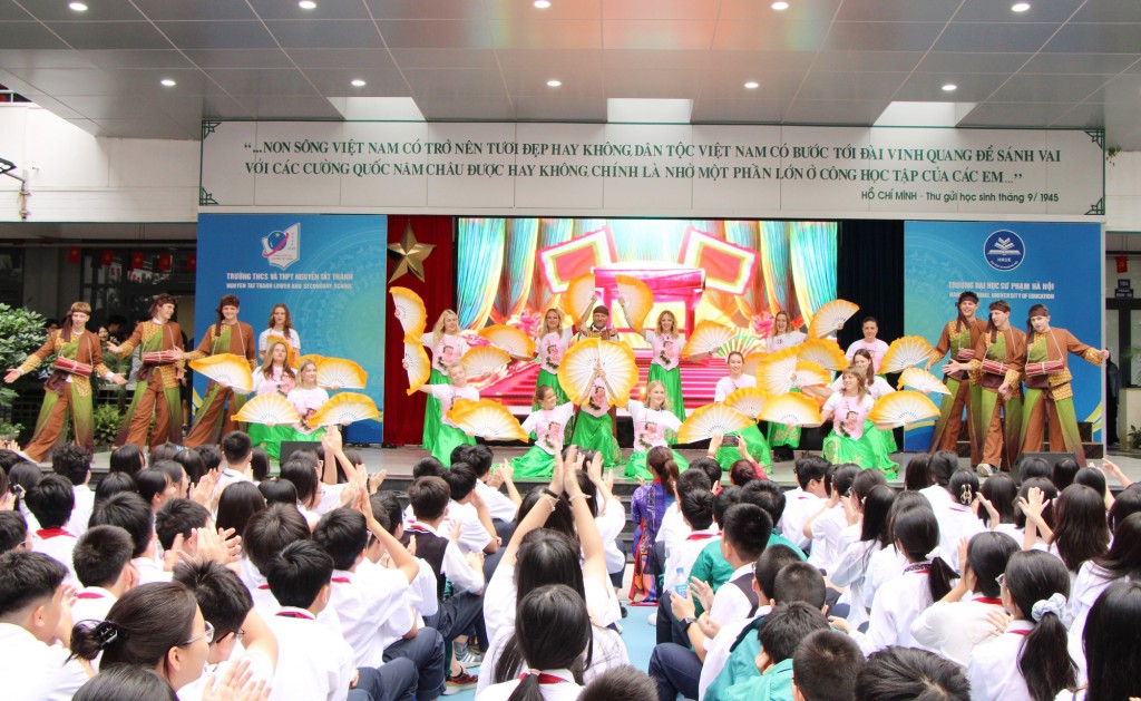 Tự hào nhà giáo, hun đúc động lực đổi mới và kiến tạo tri thức quốc gia