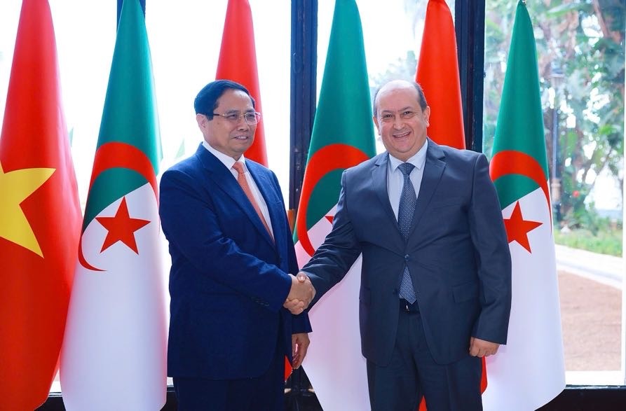 Thủ tướng Phạm Minh Chính và Thủ tướng Algeria Sifi Ghrieb gặp gỡ báo chí, công bố việc hai nước nâng cấp quan hệ song phương lên Đối tác chiến lược - Ảnh: VGP/Nhật Bắc Thủ tướng Phạm Minh Chính và Thủ tướng Algeria Sifi Ghrieb gặp gỡ báo chí, công bố việc hai nước nâng cấp quan hệ song phương lên Đối tác chiến lược - Ảnh: VGP/Nhật Bắc
