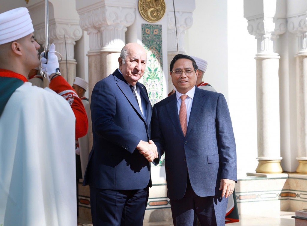 Thủ tướng Phạm Minh Chính trân trọng cảm ơn Tổng thống Abdelmadjid Tebboune và Nhà nước Algeria đã dành cho Đoàn đại biểu cấp cao Chính phủ Việt Nam sự đón tiếp trọng thị, thân tình - Ảnh: VGP/Nhật Bắc Thủ tướng Phạm Minh Chính trân trọng cảm ơn Tổng thống Abdelmadjid Tebboune và Nhà nước Algeria đã dành cho Đoàn đại biểu cấp cao Chính phủ Việt Nam sự đón tiếp trọng thị, thân tình - Ảnh: VGP/Nhật Bắc