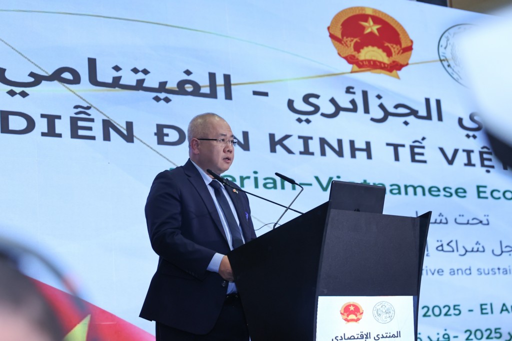 Thứ trưởng Bộ Tài chính Đỗ Thành Trung cho biết, thời gian tới, Bộ Tài chính sẽ phối hợp chặt chẽ với các cơ quan hữu quan của Algeria, nhằm tăng cường kết nối chính sách và hợp tác thường kỳ giữa Chính phủ và doanh nghiệp hai nước - Ảnh: VGP/Nhật Bắc Thứ trưởng Bộ Tài chính Đỗ Thành Trung cho biết, thời gian tới, Bộ Tài chính sẽ phối hợp chặt chẽ với các cơ quan hữu quan của Algeria, nhằm tăng cường kết nối chính sách và hợp tác thường kỳ giữa Chính phủ và doanh nghiệp hai nước - Ảnh: VGP/Nhật Bắc