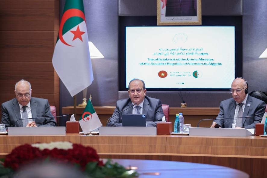 Thủ tướng Algeria khẳng định quyết tâm của Chính phủ Algeria, với sự chỉ đạo của Tổng thống Abdelmadjid Tebboune, trong việc duy trì, phát huy hơn nữa mối quan hệ truyền thống và hợp tác hữu nghị giữa hai nước - Ảnh: VGP/Nhật Bắc Thủ tướng Algeria khẳng định quyết tâm của Chính phủ Algeria, với sự chỉ đạo của Tổng thống Abdelmadjid Tebboune, trong việc duy trì, phát huy hơn nữa mối quan hệ truyền thống và hợp tác hữu nghị giữa hai nước - Ảnh: VGP/Nhật Bắc