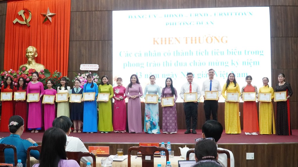 Không khí tri ân 20/11 lan tỏa với nhiều hoạt động ý nghĩa Không khí tri ân 20/11 lan tỏa với nhiều hoạt động ý nghĩa
