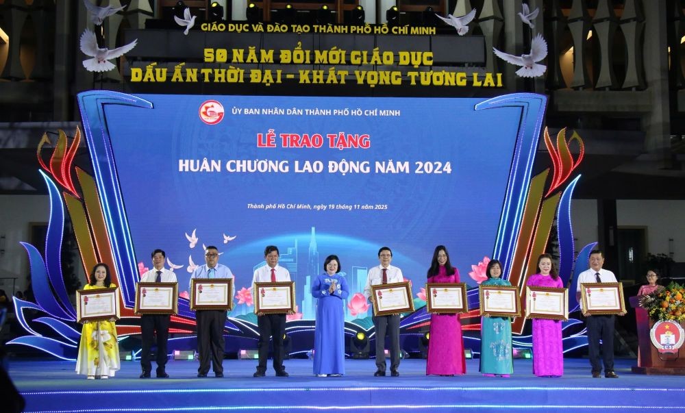 TP HCM vinh danh 50 Nhà giáo tiêu biểu vì sự nghiệp giáo dục TP HCM vinh danh 50 Nhà giáo tiêu biểu vì sự nghiệp giáo dục