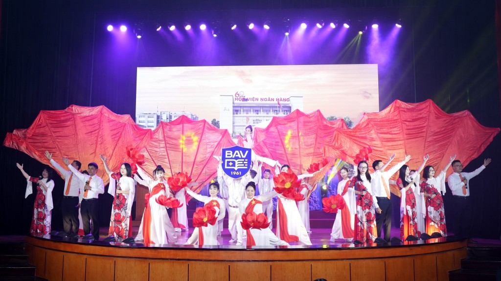 Tiết mục văn nghệ tại Lễ Kỷ niệm