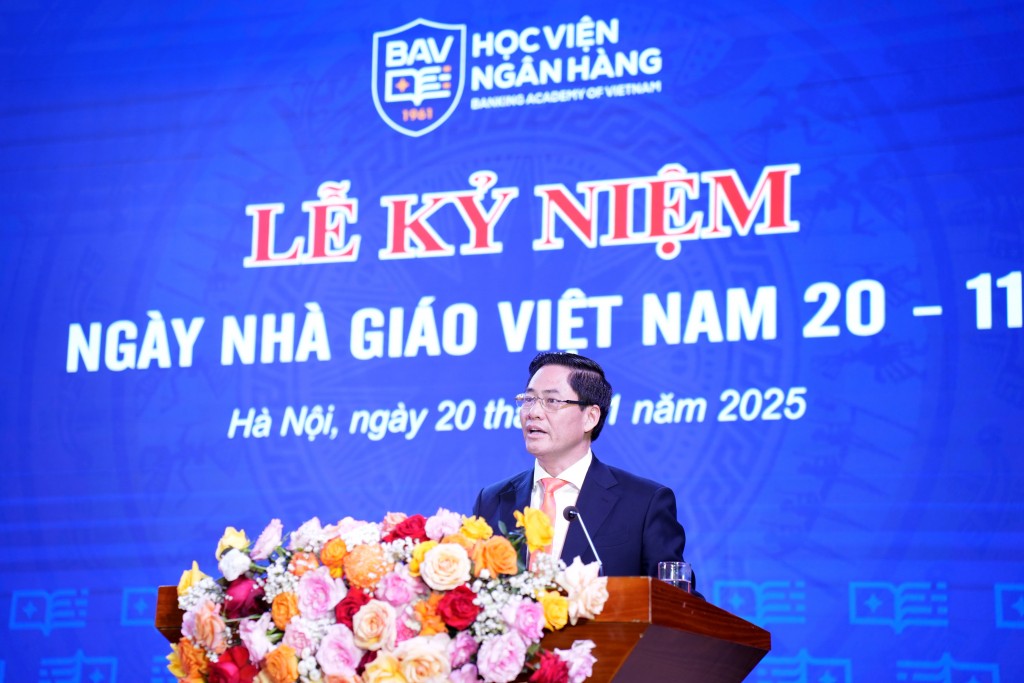 PGS.TS. Bùi Hữu Toàn - Bí thư Đảng ủy, Chủ tịch Hội đồng Học viện Ngân hàng chia sẻ tại lễ kỷ niệm
