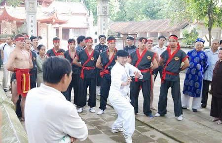 Giáo sư, Viện sĩ, Võ sư Chưởng môn phái Nhất Nam Ngô Xuân Bính thị phạm cho các học trò Giáo sư, Viện sĩ, Võ sư Chưởng môn phái Nhất Nam Ngô Xuân Bính thị phạm cho các học trò