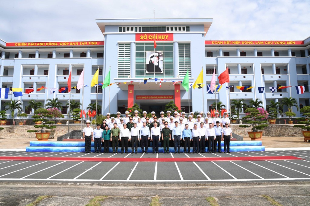 Tổng Bí thư Tô Lâm và các đại biểu chụp ảnh lưu niệm (ảnh: Văn Định)