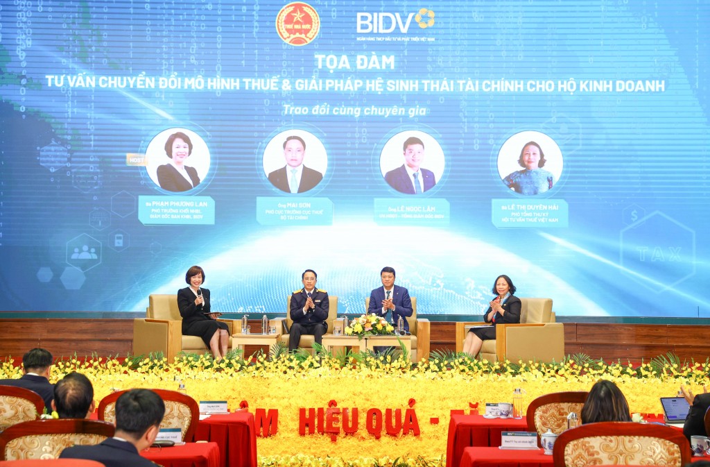 Lãnh đạo Cục Thuế, BIDV và Hội tư vấn Thuế tham gia Tọa đàm tư vấn chuyển đổi mô hình thuế và giải pháp hệ sinh thái tài chính cho hộ kinh doanh Lãnh đạo Cục Thuế, BIDV và Hội tư vấn Thuế tham gia Tọa đàm tư vấn chuyển đổi mô hình thuế và giải pháp hệ sinh thái tài chính cho hộ kinh doanh