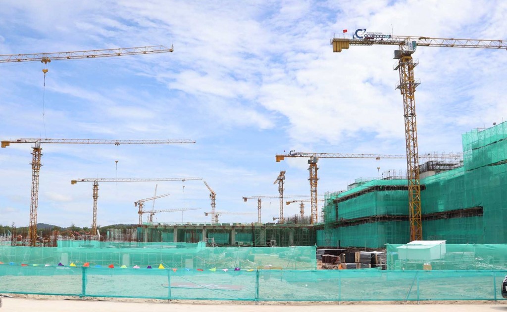 Phó Thủ tướng Nguyễn Chí Dũng kiểm tra tiến độ thi công các dự án phục vụ APEC 2027 (ảnh: Như Ngọc)