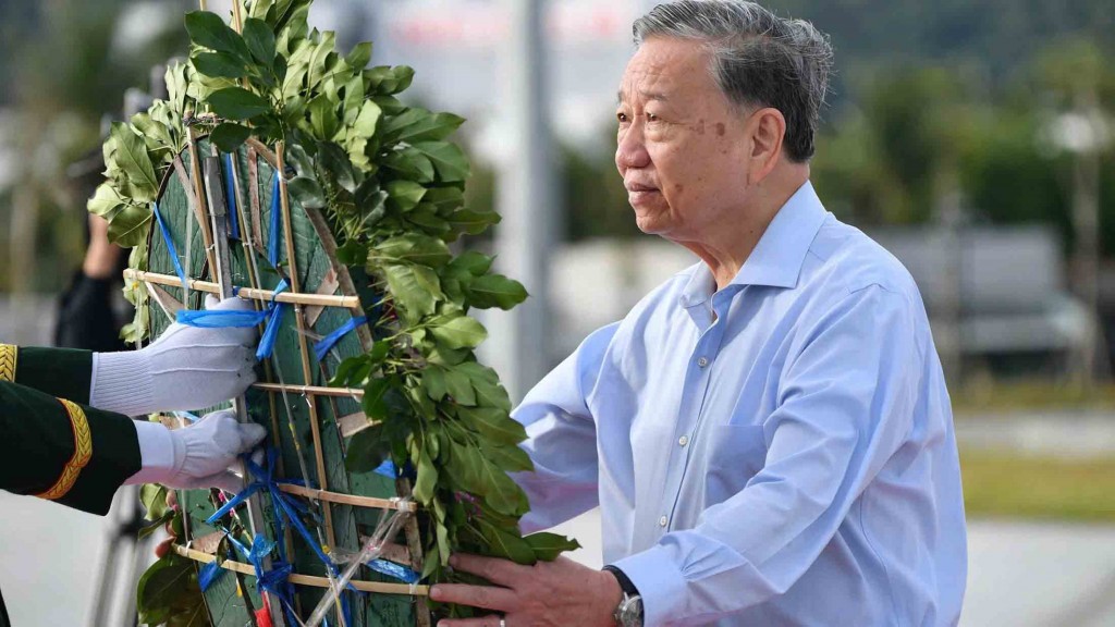 Tổng Bí thư Tô Lâm dâng hương tại Phú Quốc, tưởng niệm Chủ tịch Hồ Chí Minh và các anh hùng liệt sĩ