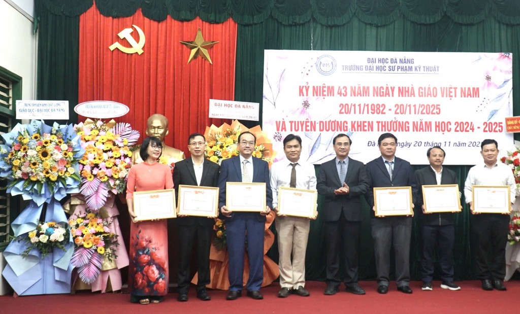 Trường Đại học Sư phạm Kỹ thuật - Đại học Đà Nẵng tuyên dương 80 chiến sĩ thi đua của năm học 2024 – 2025 (Ảnh Đ.Minh)