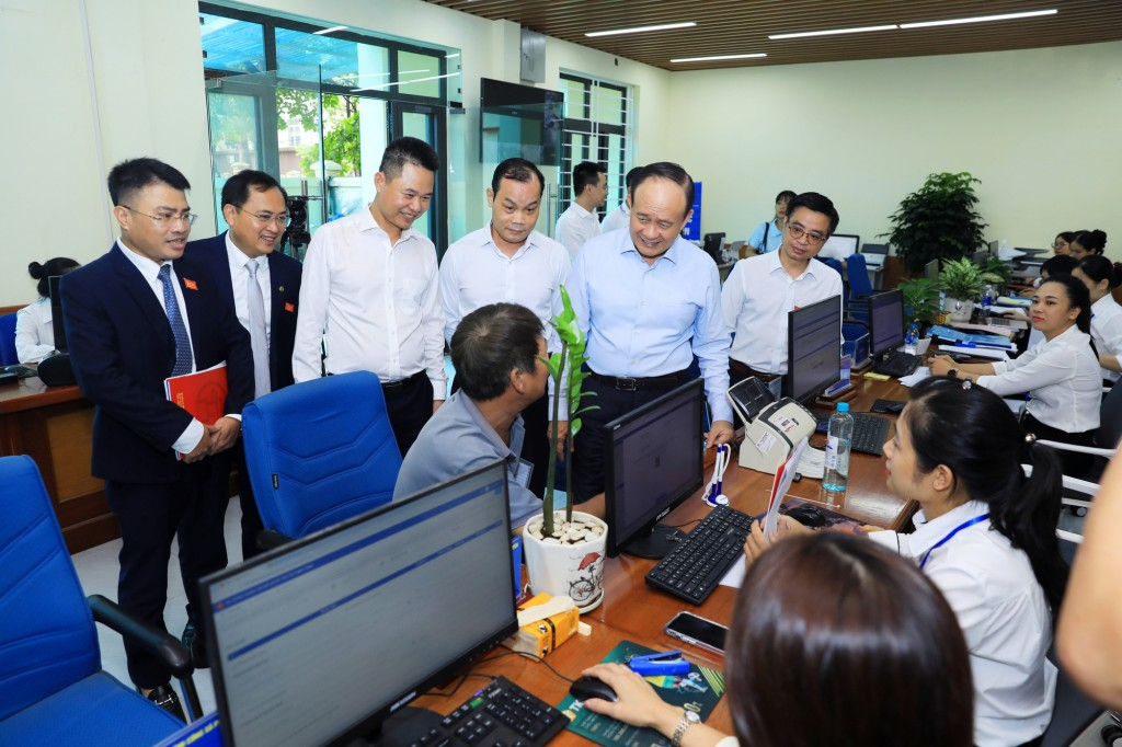 Phó Bí thư Thành ủy, Chủ tịch HĐND thành phố Nguyễn Ngọc Tuấn kiểm tra hoạt động chính quyền địa phương 2 cấp tại xã Phú Xuyên vào sáng 1/7/2025