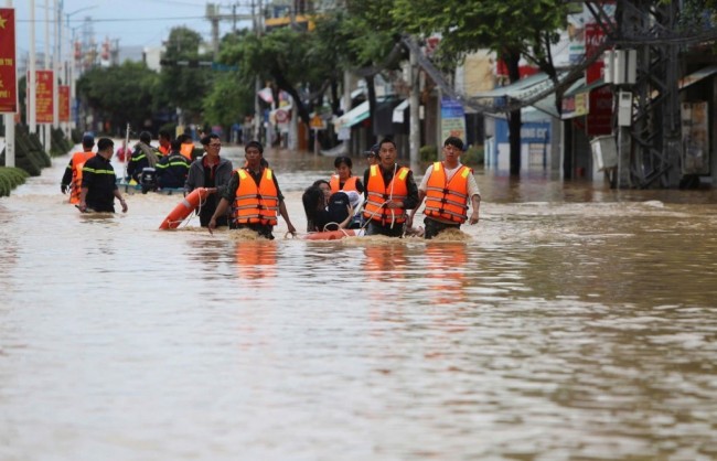 Tuyệt đối không để người dân bị cô lập mà không được cứu giúp kịp thời